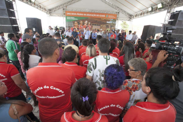 Canindé: Governo do Ceará entrega Escola de Ensino Médio em assentamento rural