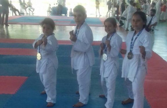 Alunos do Lutando pela Paz na Uniseg 3 são medalhistas em campeonato de Karate