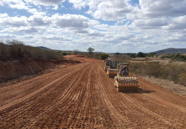 Governo do Ceará inicia pavimentação no trecho Santana do Acaraú – Ipaguaçu