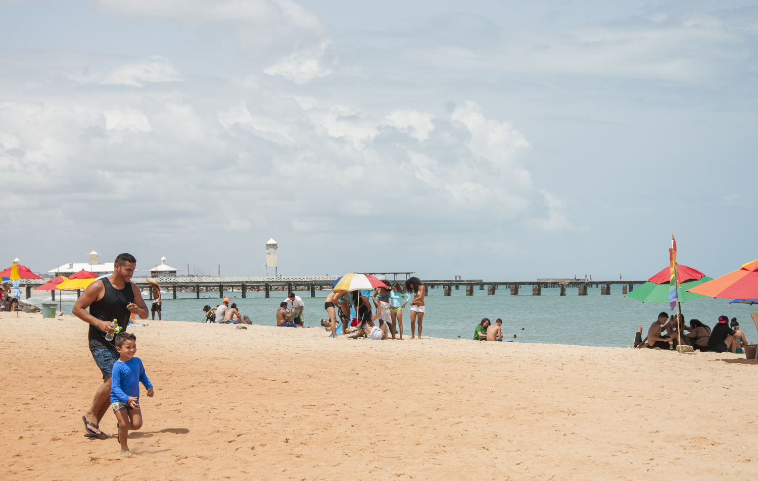 Feriadão de Ano Novo: Praia do Futuro está própria para banho