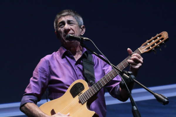 Fagner participa de show beneficente no projeto São Luiz Solidário