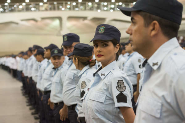Ceará promove mais de 13 mil policiais e bombeiros militares em três anos
