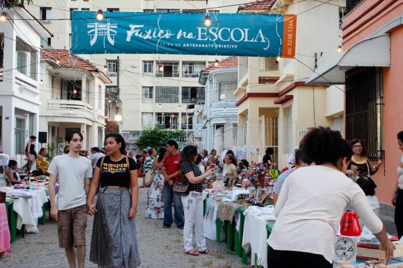 Escola de Artes e Ofícios Thomaz Pompeu Sobrinho recebe 2ª edição da Feira do Fuxico do Dragão