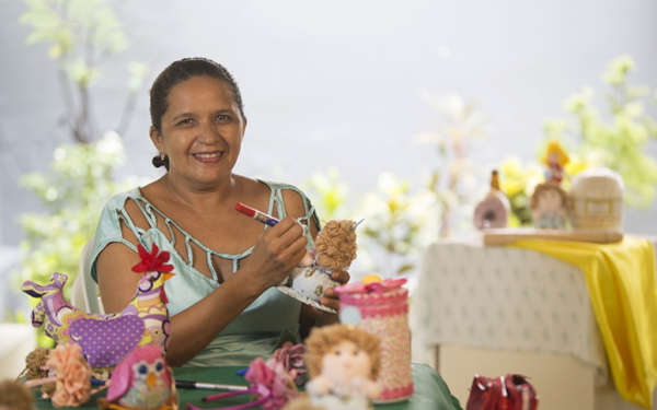 Pelo artesanato, Tereza Cristina reinventa a vida de gestantes em situação de risco