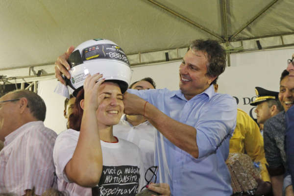 Vale do Jaguaribe e Sertão Central: Governo do Ceará entrega equipamentos de segurança, títulos de terra e anuncia investimentos