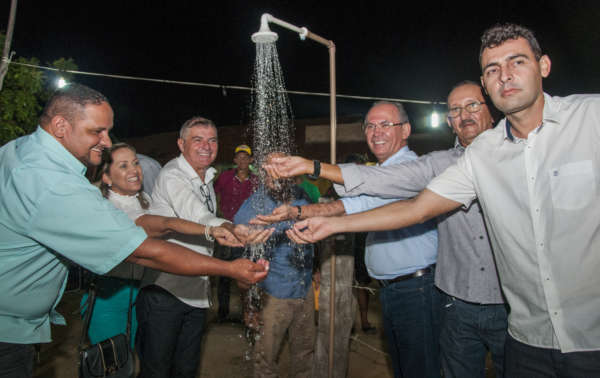 Sertão Central: Governo do Ceará leva água e saneamento básico para Choró