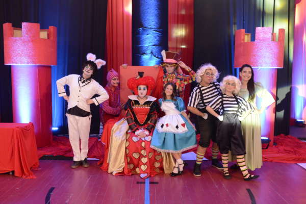 Cineteatro São Luiz recebe espetáculo “Alice no país das maravilhas”