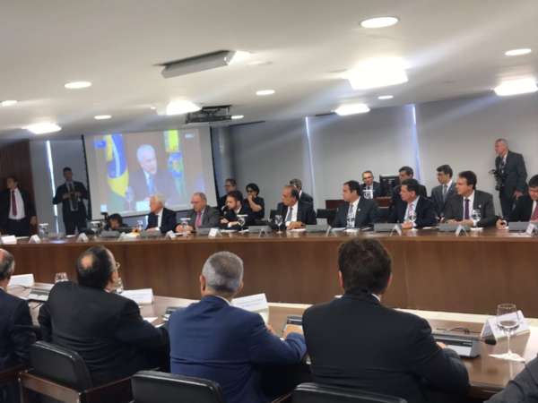 Em reunião com presidente e governadores, Camilo Santana defende sistema único de segurança no País