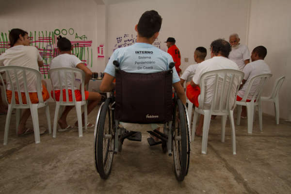 Paratleta faz palestra motivacional para cadeirantes da unidade Irmã Imelda