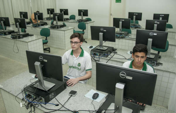 Ceará comemora 10 anos das Escolas Estaduais de Educação Profissional