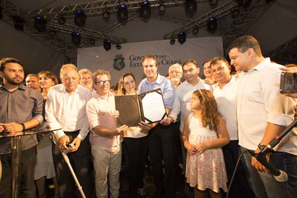 Governo sanciona Lei Patativa do Assaré que inclui a festa no calendário oficial e cria Comenda para homenagear artistas cearenses