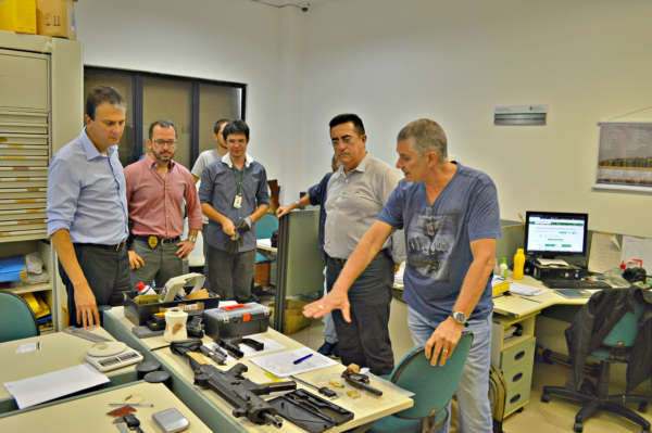 Governador visita quartéis da PM e Bombeiros, Pefoce e delegacia de bairro