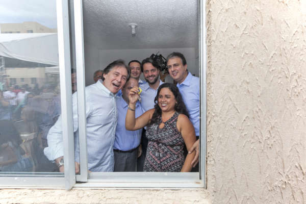 Quase três mil famílias recebem chaves de apartamentos no Ancuri