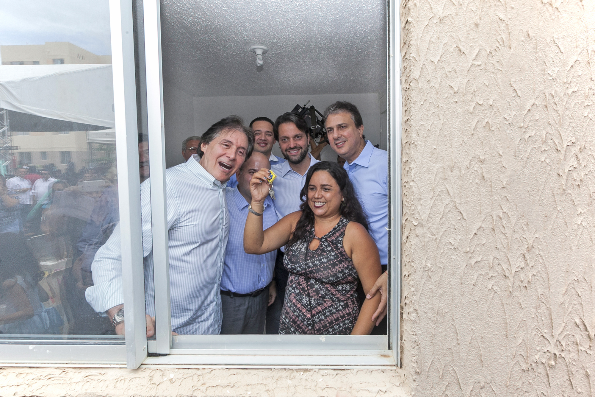 Quase três mil famílias recebem chaves de apartamentos no Ancuri