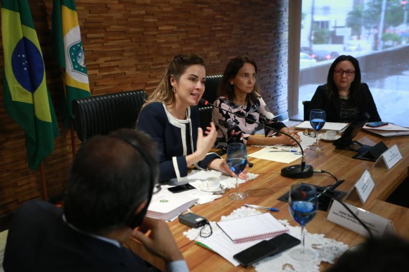 Governo do Ceará apresenta políticas exitosas de educação e infância para diretoria do Banco Mundial