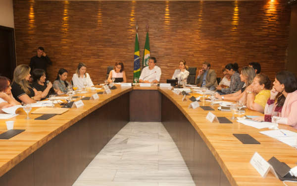 Governador propõe criação de Plano Estadual de Políticas para as Mulheres