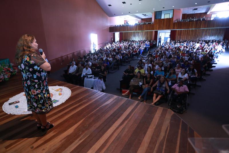 Núcleos Gestores das Escolas de Maracanaú participam de palestra sobre mediação