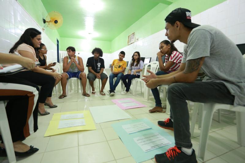 Pacto por um Ceará Pacífico se reúne com Coletivos de Juventude no Curió