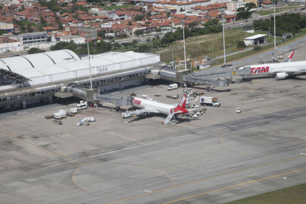 Governo do Ceará realiza reunião para discutir oportunidades de exportação por modal aéreo