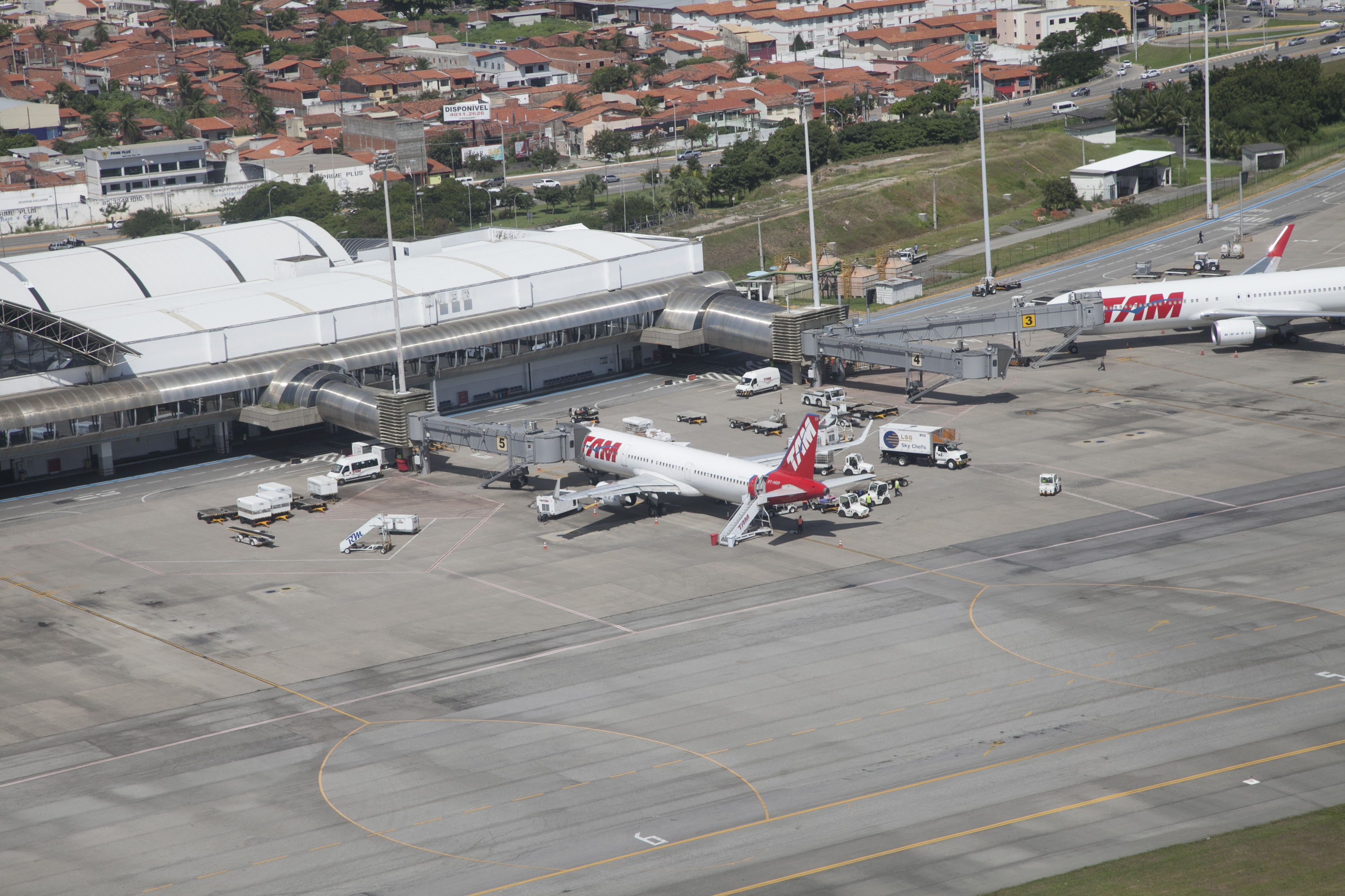 Governo do Ceará realiza reunião para discutir oportunidades de exportação por modal aéreo