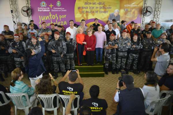 Governador assina ordem de serviço para construção de BPChoque na Praia do Futuro