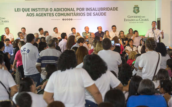 Governador sanciona lei que garante adicional de insalubridade de 20% para agentes de saúde do Ceará