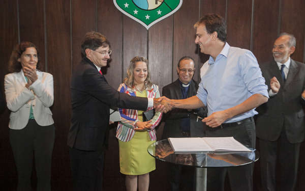 Ensino Superior: governador empossa reitor e vice-reitora da UVA