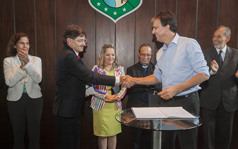 Ensino Superior: governador empossa reitor e vice-reitora da UVA