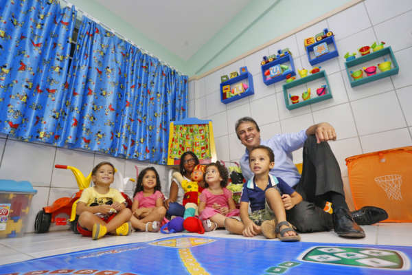 Crianças de São Gonçalo do Amarante recebem segundo CEI e Governo do Ceará lança o Integração Pecém