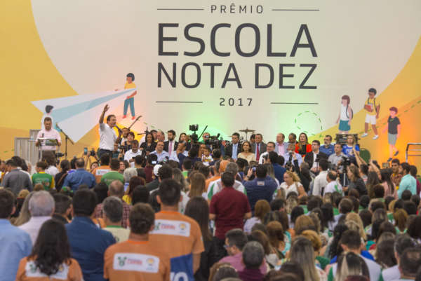 Na 10ª edição, Prêmio Escola Nota Dez condecora 332 escolas cearenses com melhores resultados