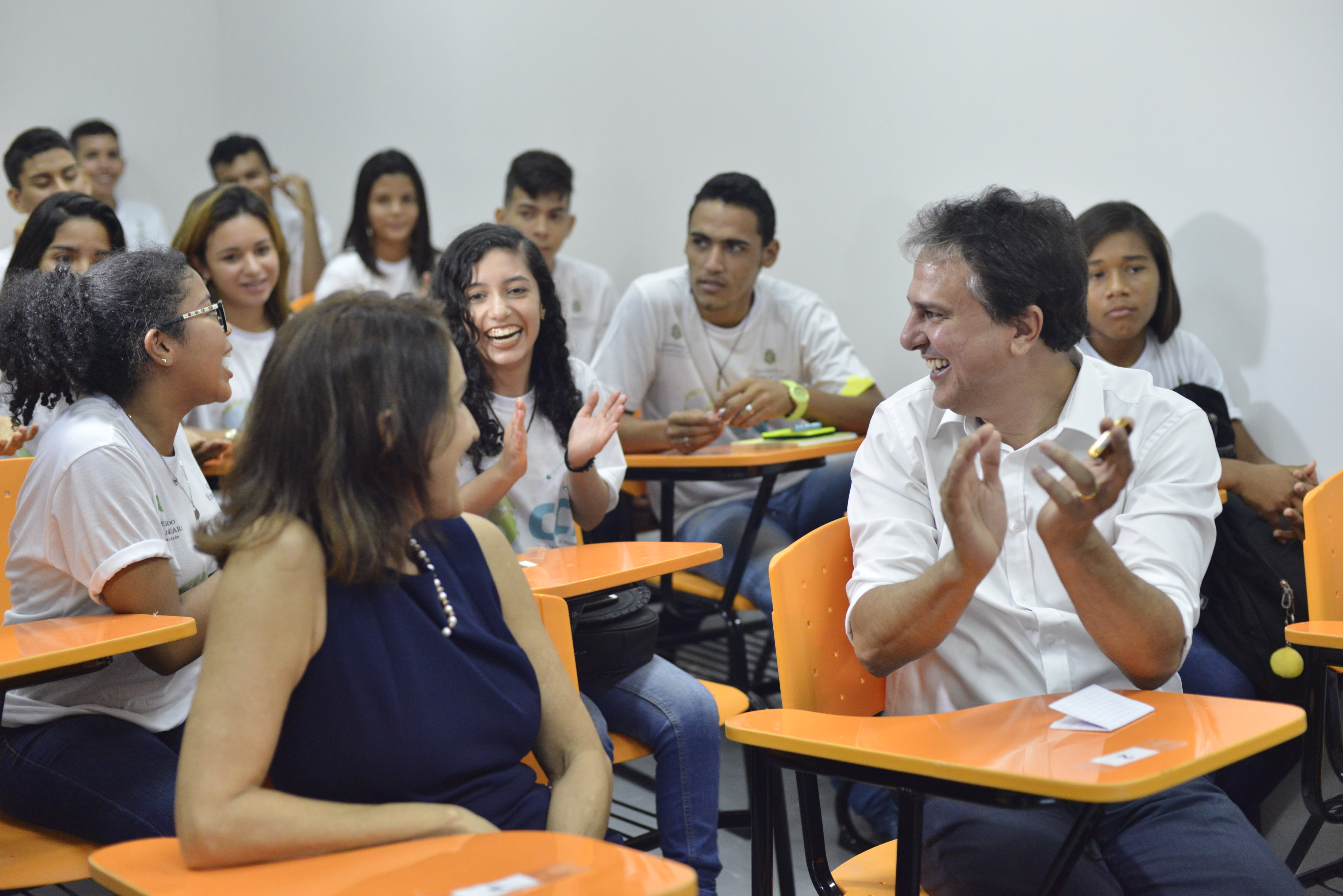 Fortaleza: jovens da rede estadual recebem o Centro de Idiomas Unidade Sul