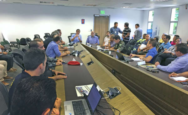 Governador coordena reunião com grupo que acompanha movimento dos caminhoneiros