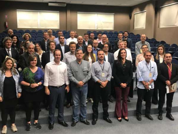 Grupo de empresas francesas e holandesas no Brasil visitam o CIPP