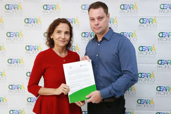 Izolda Cela assina acordo de cooperação com Associação Luta Pela Paz