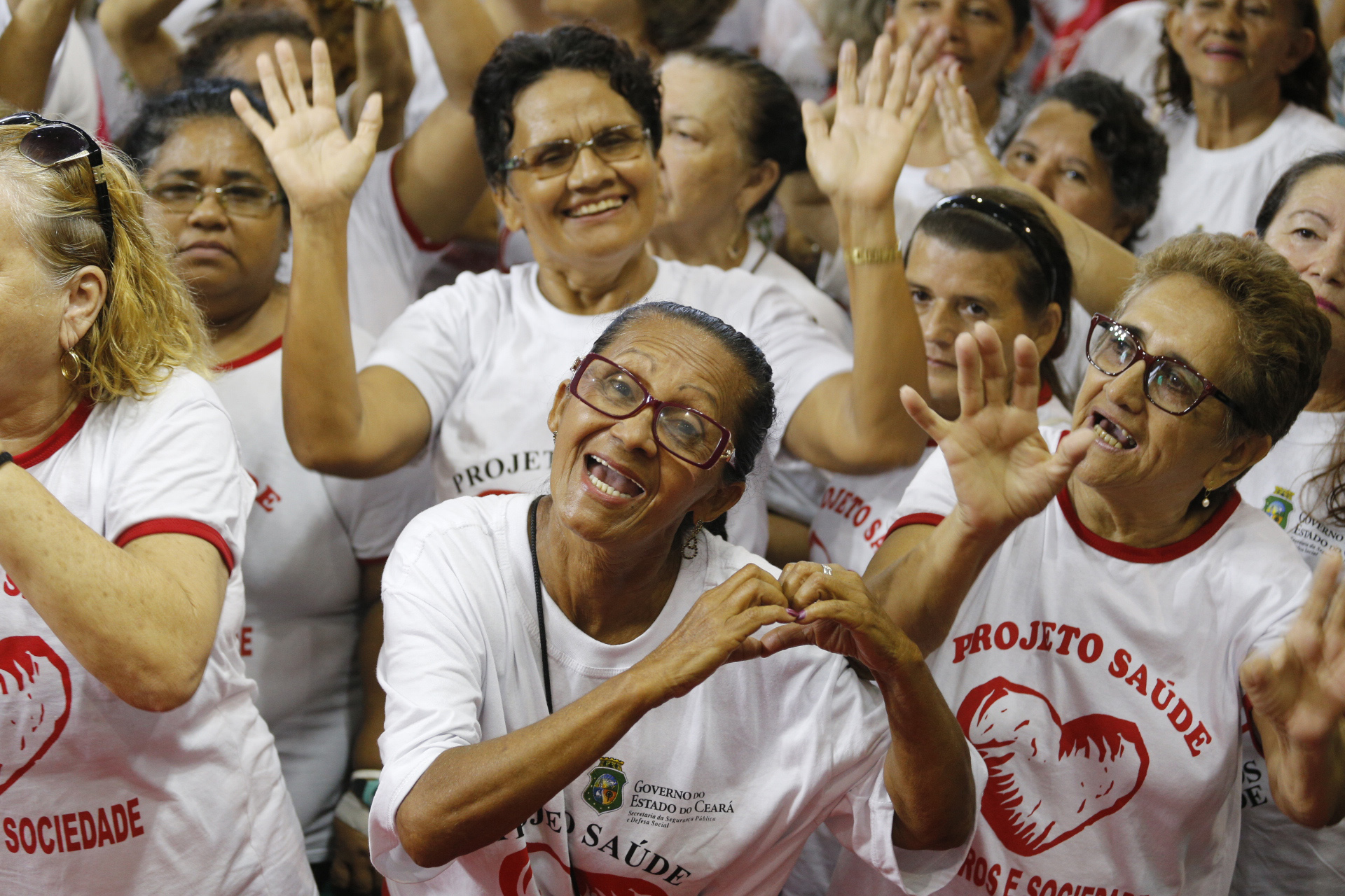 Instalação de cem academias ao ar livre pelo Ceará é autorizada pelo governador Camilo Santana em evento no Corpo de Bombeiros