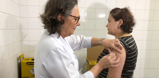 Campanha de vacinação contra gripe é reforçada neste sábado (12)