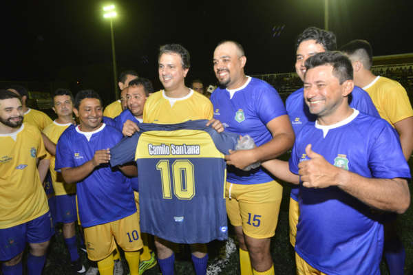 População de Pacatuba recebe areninha do Governo do Ceará