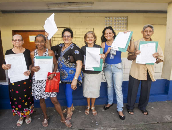 Mais de 500 famílias recebem o papel da casa no Vila do Mar