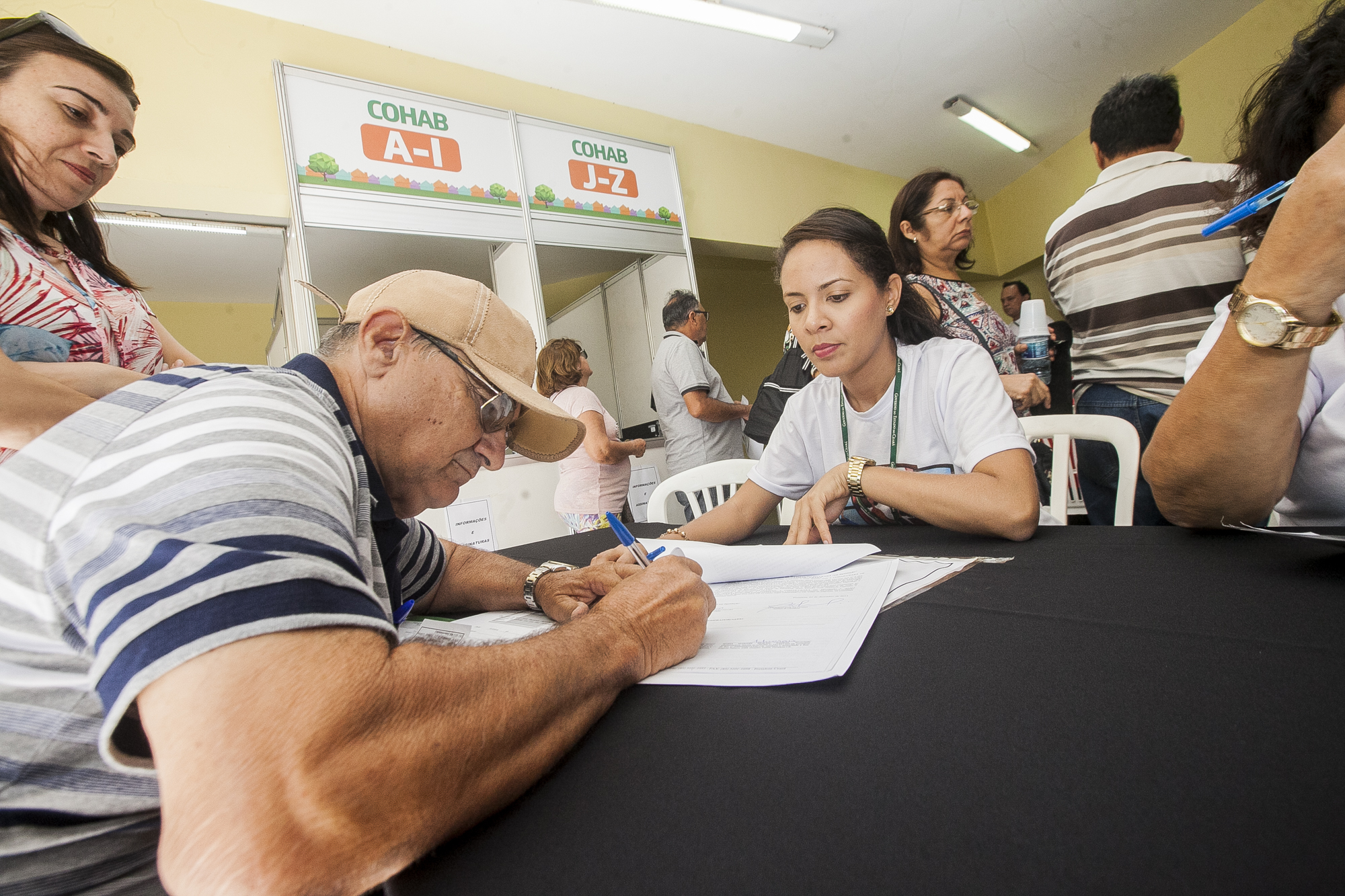 Papel da Casa: 900 famílias são beneficiadas com escrituras na Vila Olímpica da Messejana