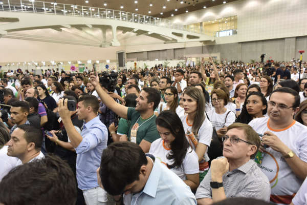 Governador certifica unidades de saúde em evento em defesa do SUS