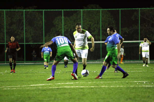 Partida festiva marca inauguração da Areninha de Itaitinga