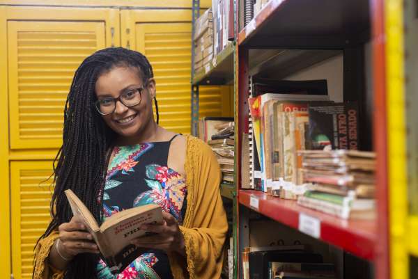 #CearádeAtitude: Liniane construiu sua identidade de mulher negra com os estudos afro-brasileiros