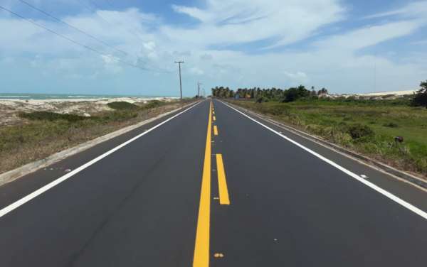 Obras de restauração da CE-163 facilitarão acesso a praias do Trairi