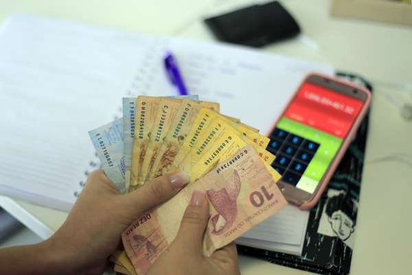 Governo do Ceará antecipa pagamento da folha e injeta R$ 2,1 bilhões em dezembro