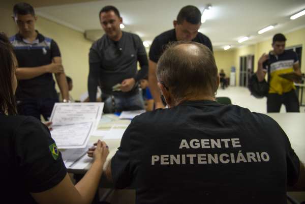 Novos 220 agentes penitenciários tomam posse e vão atuar nas unidades do Interior