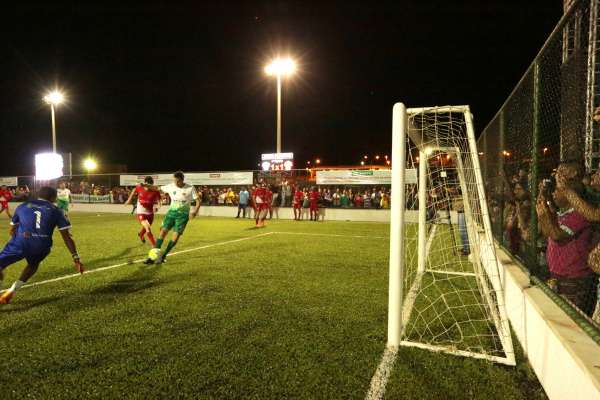 Várzea Alegre ganha areninha e estrada restaurada
