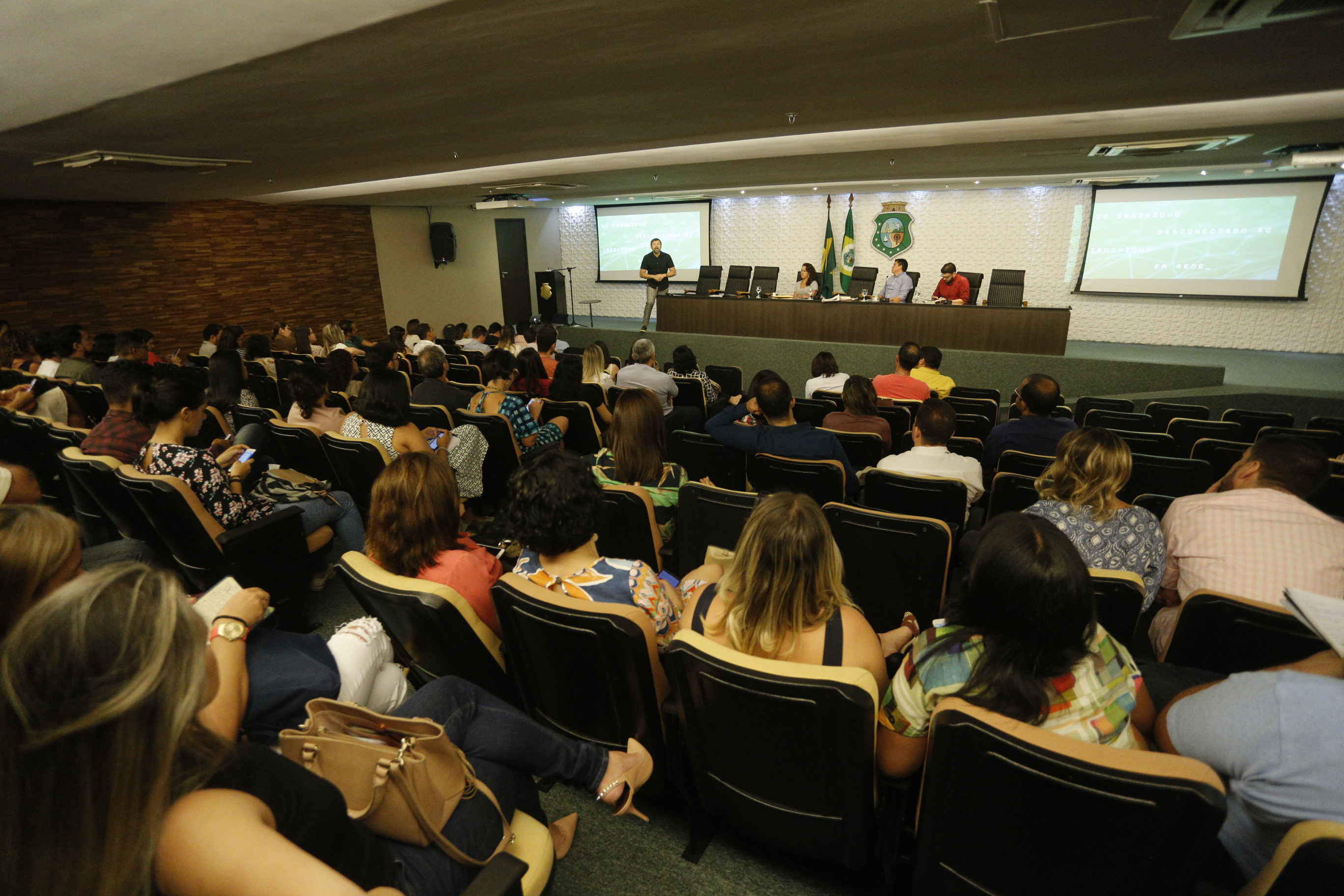 Governo integra comunicação e estabelece encontros de alinhamento frequentes