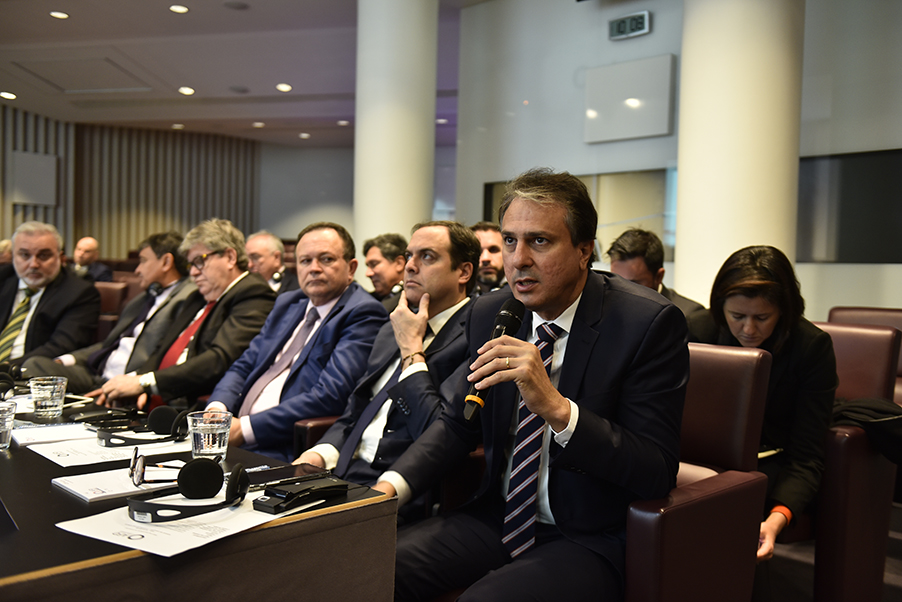 Governadores do Nordeste discutem linhas de crédito com agência francesa