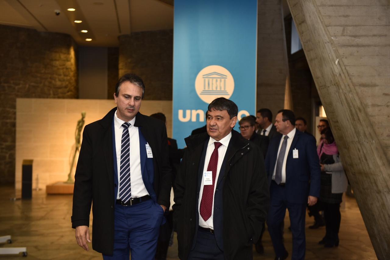 Governadores discutem na França criação de rota de gás natural no Nordeste