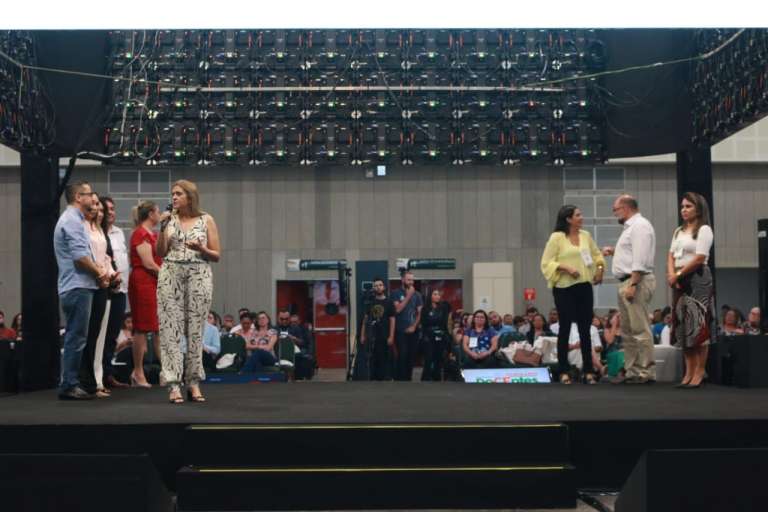 Seminário DoCEntes reúne 2 mil professores em agenda pela valorização dos profissionais